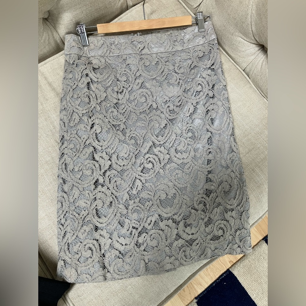 Banana Republic Lace Skirt: size 6